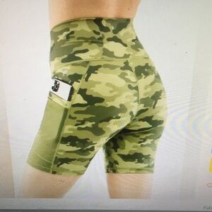 FABLETICS/“MILA”CAMO HIGH WAIST 2 POCKET BIKE SHORTS